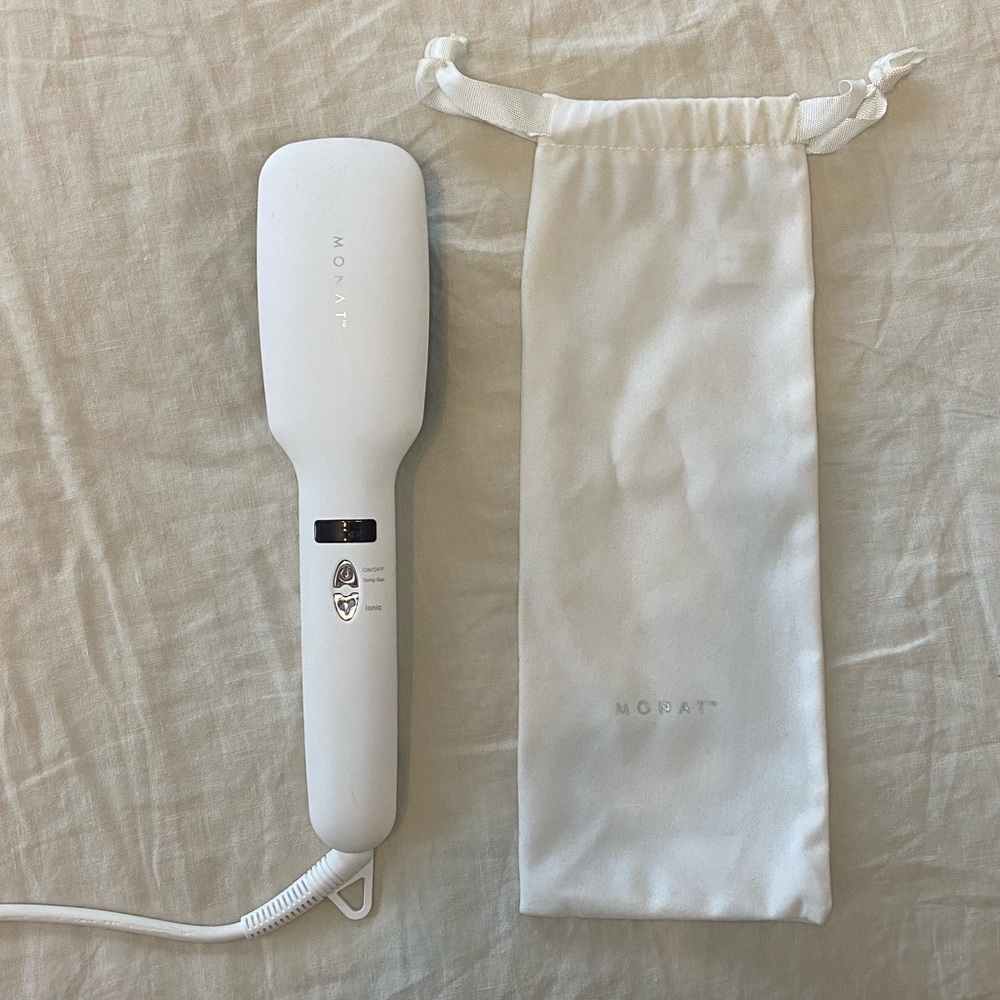 MONAT Straight & Smooth 2-in-1 Ionic Straightening Brush